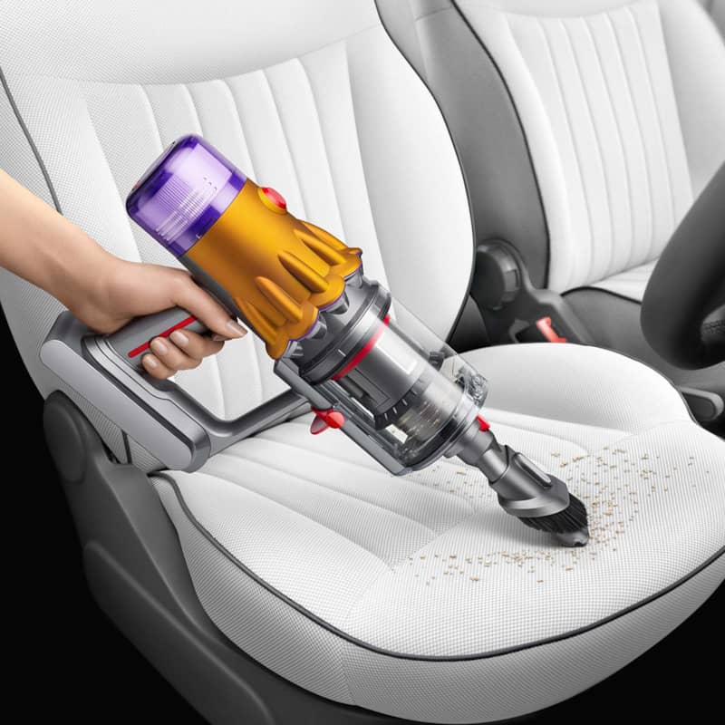 Dyson-Cordless-Vacuum-Cleaner-V12DETECT-car-clean.jpg