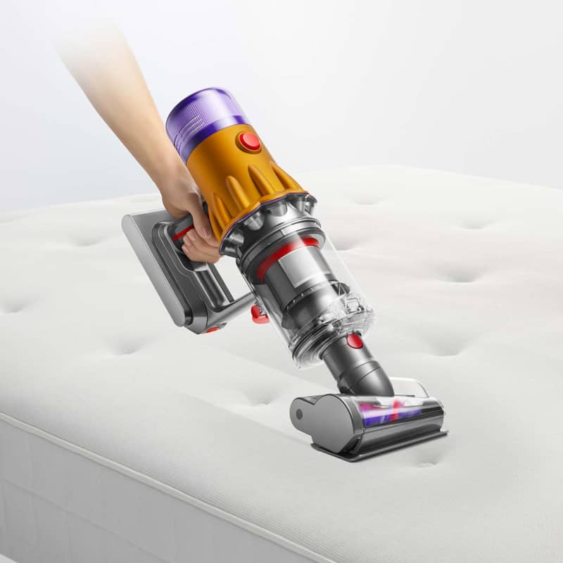 Dyson-Cordless-Vacuum-Cleaner-V12DETECT-lifestyle-3.jpg