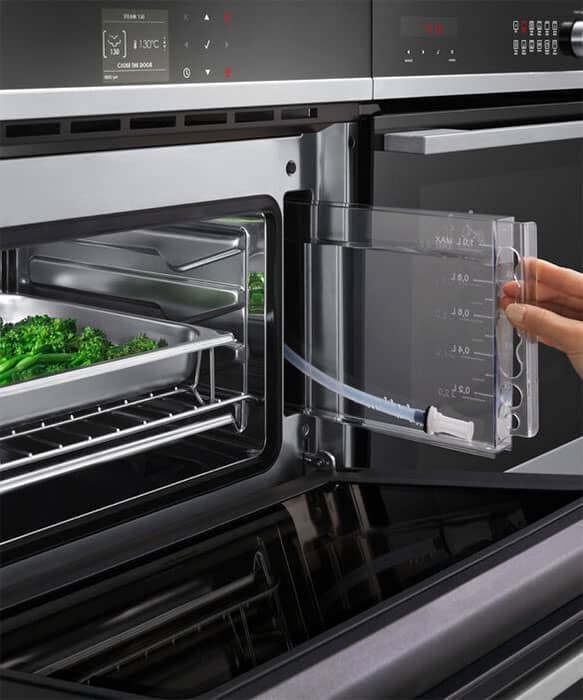 Fisher-Paykel-Oven-OS24NDB1-water-reservoir.jpg