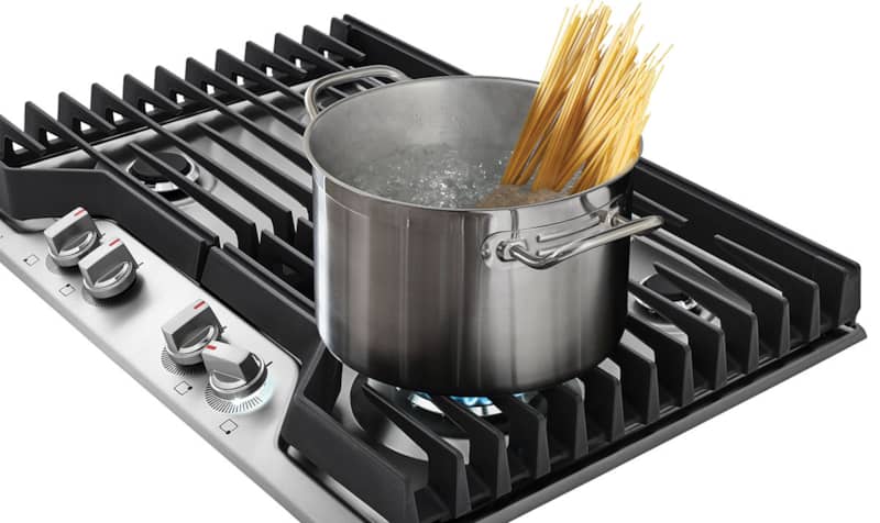 Frigidaire-Cooktop-GCCG3046AS-Boiling-Pot-Of-Pasta.jpg