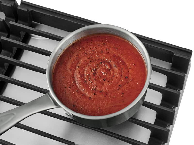 Frigidaire-Cooktop-GCCG3046AS-Pot-Of-Sauce.jpg