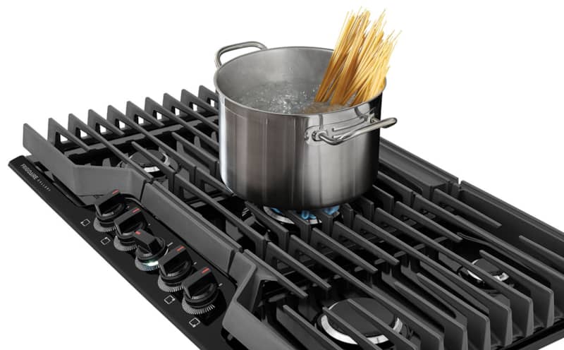 FrigidaireGallery-Cooktop-GCCG3648AB-Boiling-Pot-Of-Pasta.jpg