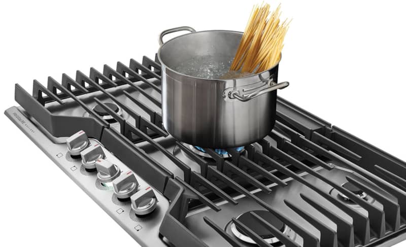FrigidaireGallery-Cooktop-GCCG3648AS-Boiling-Pot-Of-Pasta.jpg