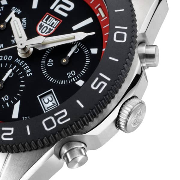 Luminox-Pacific-Diver-ChronoRed-44mm-XS3155-Crown.jpg
