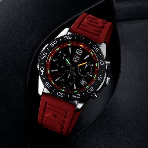Luminox-Pacific-Diver-ChronoRed-44mm-XS3155-Lifestyle.jpg