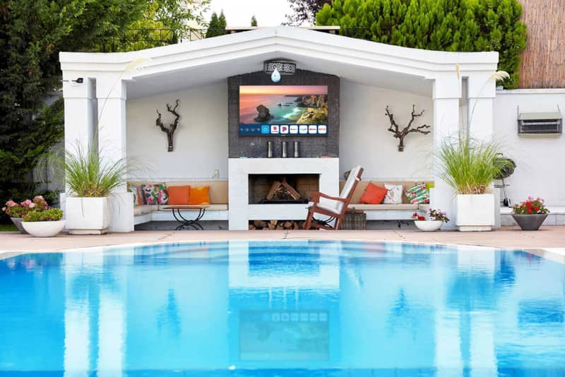 Peerless-AV-65-Neptune-Partial-Sun-Outdoor-TV-NT653-lifestyle-2.jpg
