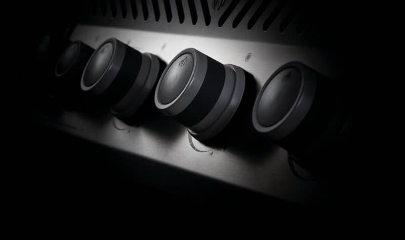 napoleon-rogue-xt-525-grill-RXT525SIBPSS-knobs.jpg