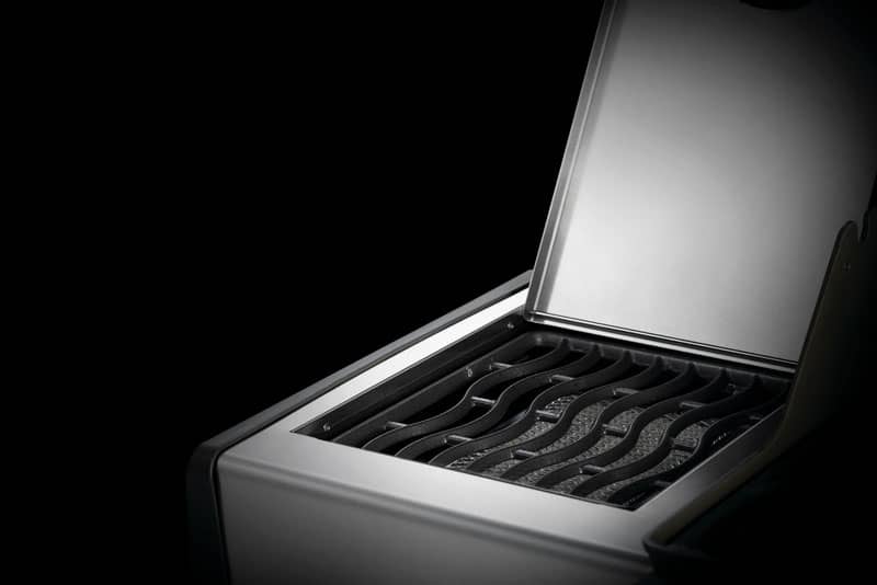 napoleon-rogue-xt-525-grill-RXT525SIBPSS-side-burner.jpg